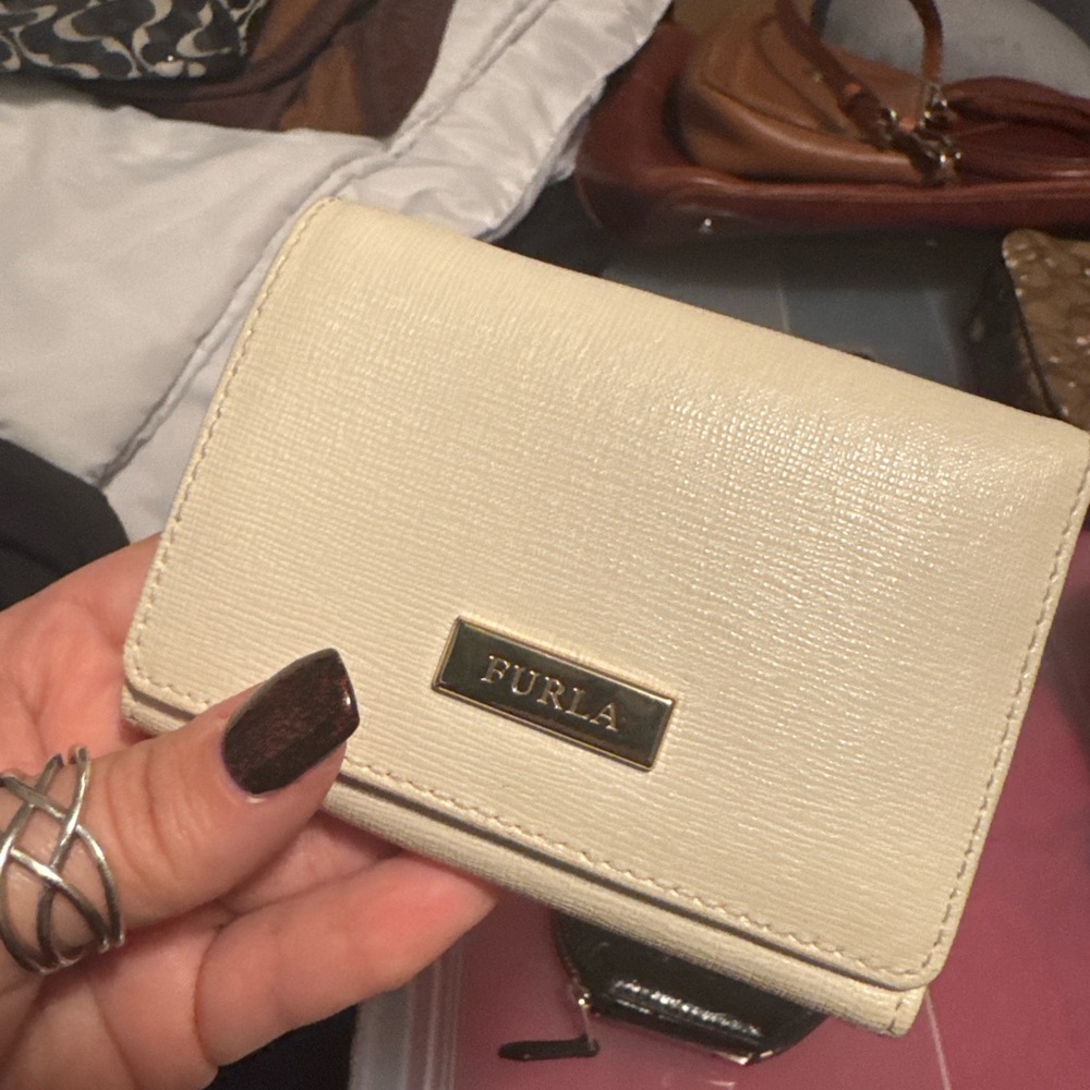 Furla Babylon Compact Trifold Wallet – Ivory Saffiano Leather